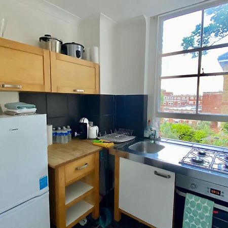 2 Bedroom Flat In Camberwell Green - Central Location With Excellent Connections To Tourist Attractions And Main London Airports Exteriör bild