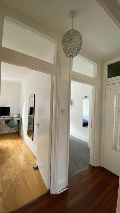 2 Bedroom Flat In Camberwell Green - Central Location With Excellent Connections To Tourist Attractions And Main London Airports Exteriör bild