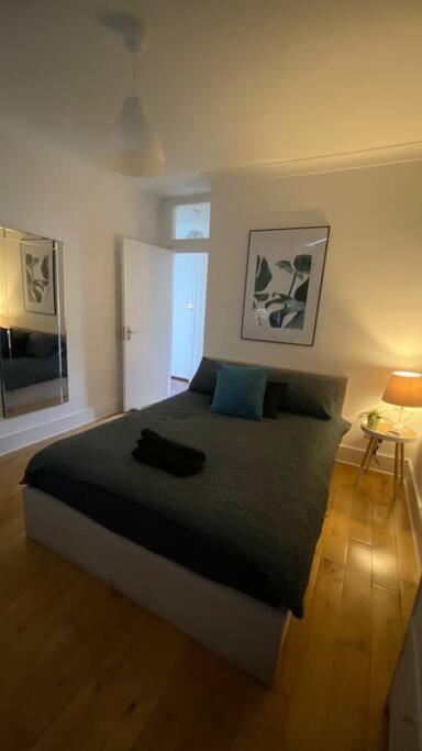 2 Bedroom Flat In Camberwell Green - Central Location With Excellent Connections To Tourist Attractions And Main London Airports Exteriör bild
