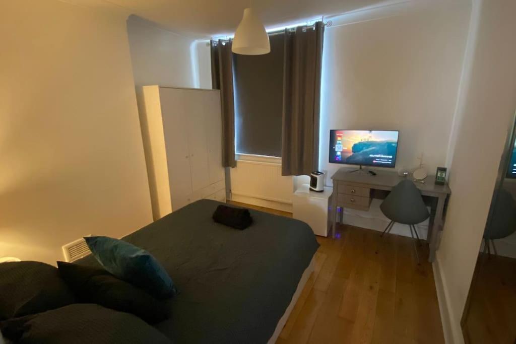 2 Bedroom Flat In Camberwell Green - Central Location With Excellent Connections To Tourist Attractions And Main London Airports Exteriör bild