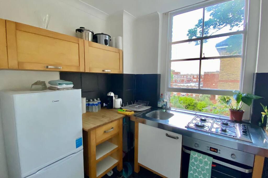 2 Bedroom Flat In Camberwell Green - Central Location With Excellent Connections To Tourist Attractions And Main London Airports Exteriör bild